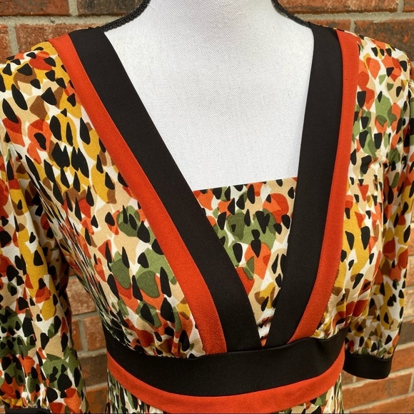 Geometric Earth Tone Top by Petite Sophisticate - Picture 6 of 11